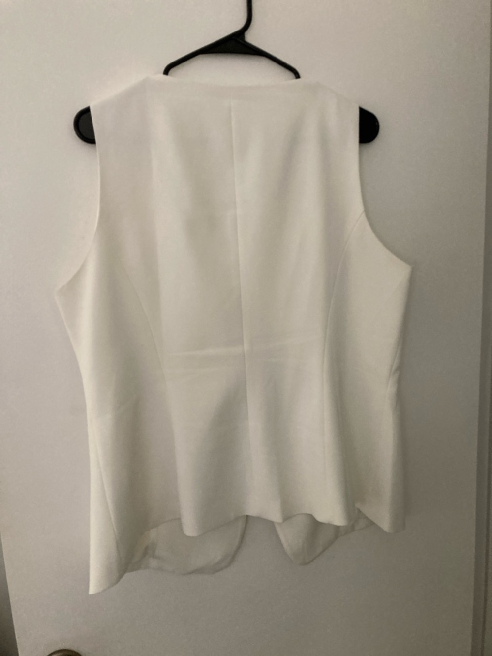 XL White Sleeveless Button Vest - Elegant Women's Layering Piece - Picture 3 of 3
